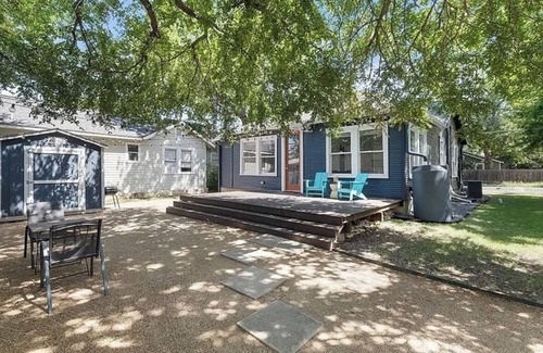 Hancock House | NEW Style & Comfort - 2 miles to downtown, 5 blocks to cute cafes, bars