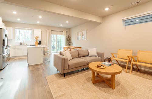 Carver House | New & Stylish 3 Bedroom Home in Quiet Neighborhood