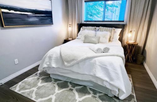 South London Apartment | *NEW: Stylish Wortley 1BR Suite