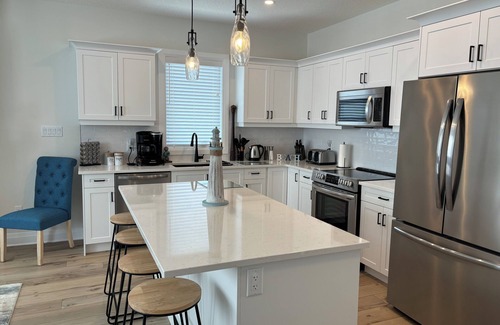 Port Stanley House | NEW! Sunnyside Beach Cottage in Kokomo! Kayaks, SUP Boards, Bikes and wagons.