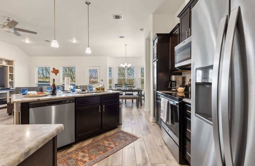 Temple House | New* Temple 6 Bd Home, Safe Neighborhood, Close to BS&W, UMHB, Insurance, Family