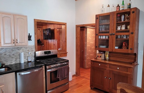 Kalkaska House | New! The Bear Lake Hideaway - Very Cute & Cozy! Large and Gorgeous En Suite Upper Bedroom!