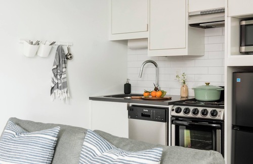Poncey-Highland Apartment | NEW The Camille ATL Skyline Rooftop Cozy