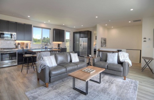 Durango - Purgatory House | New! The Grand View | Exec 30+ Near Town, Hospital - Deck, Views, Garage