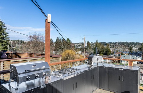 Bremerton House | NEW! The Lookout Landing 4-Bedroom Home