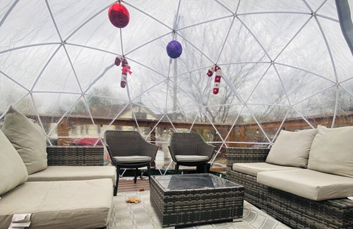 Tremont House | NEW~ "The Wolf of Tremont"-Golf Simulator,85 in tv, Pool Table+Shuffleboard!