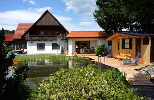 Oberhaag Apartment | NEW: the Wolkenreich Junior Suite in the garden house