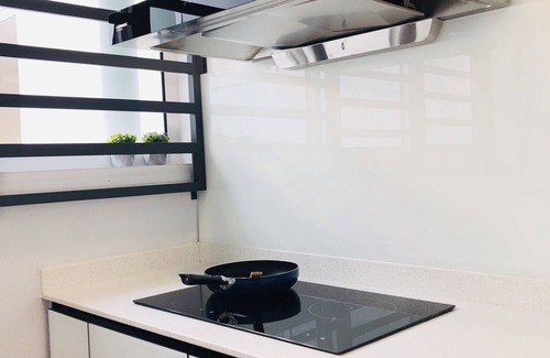 Malacca City Apartment | NEW! The ZestHouse at Parkland Residence/8 mins drive to Jonker/10 Pax