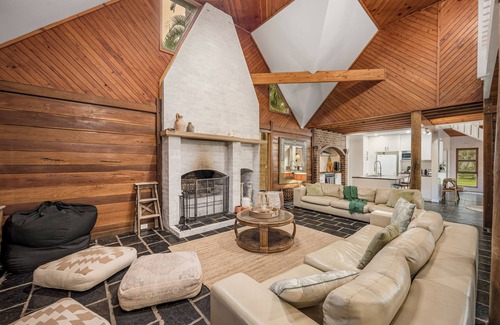 Crescent Head House | New to the holiday market charming and cozy 4 bedroom Log Home.