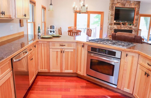 Prudenville House | NEW TO VRBO Beautiful beachfront 5-bedroom 3 1/2 bathroom home with WIFI and AC.