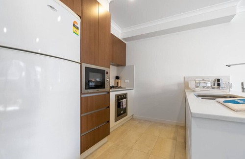 Franklin Apartment | New to VRBO: Cheerful 4BR Townhouse w/Free Parking & WIFI