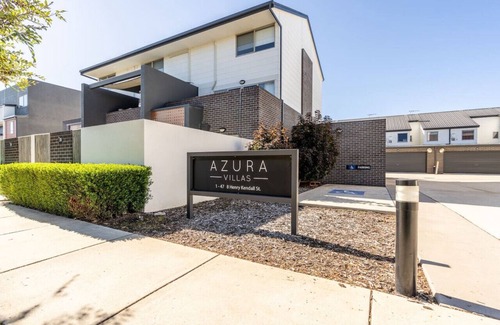 Franklin Apartment | New to VRBO: Cheerful 4BR Townhouse w/Free Parking & WIFI