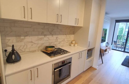Phillip House | New to VRBO: Family Friendly 2BR Townhouse 5mins to Hospital