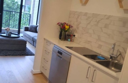 Phillip House | New to VRBO: Family Friendly 2BR Townhouse 5mins to Hospital