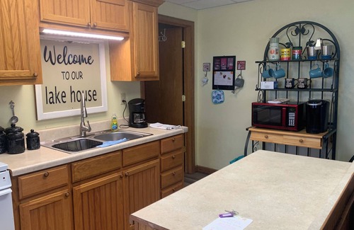 Grove Cabin | New to VRBO. Lakefront, fishing and swim dock. Cabin fully equipped very comfy