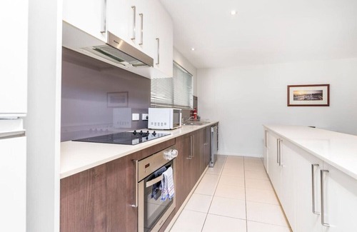 Turner Apartment | New to VRBO: Modern 2BR 2BA Apartment Close to City & ANU