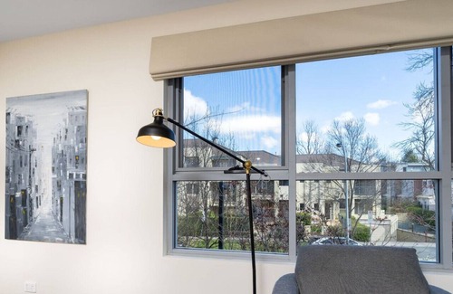 Turner Apartment | New to VRBO: Modern 2BR 2BA Apartment Close to City & ANU
