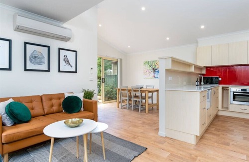 Dickson Apartment | New to VRBO: Peaceful 1BR Courtyard Unit in quiet Dickson