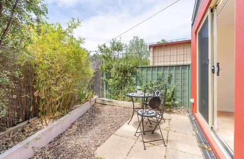 Dickson Apartment | New to VRBO: Peaceful 1BR Courtyard Unit in quiet Dickson