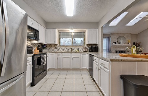 North Richland Hills House | New to Vrbo Pool, Game room w/arcades, Hot tub, Outdoor living, BBQ, firepit
