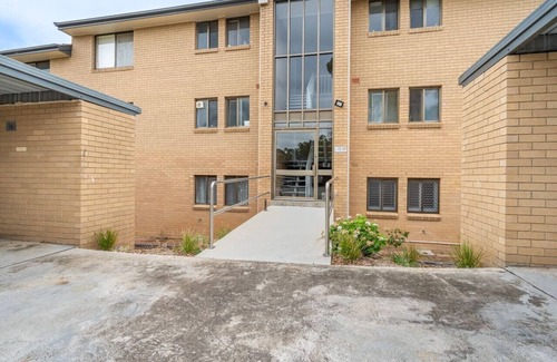 Mawson Apartment | New to VRBO: Spacious 2-Bed Unit with Garden in Mawson