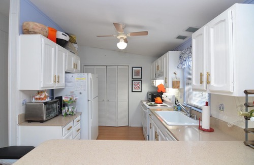 Rehoboth by the Sea House | NEW TO VRBO: STEPS TO BEACH/DOWNTOWN -DOG FRIENDLY-1600 Bayard Ave, Dewey, DE