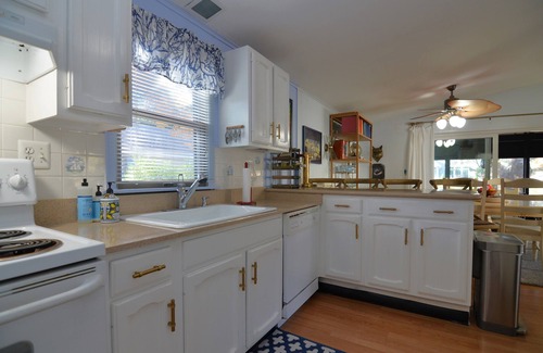 Rehoboth by the Sea House | NEW TO VRBO: STEPS TO BEACH/DOWNTOWN -DOG FRIENDLY-1600 Bayard Ave, Dewey, DE