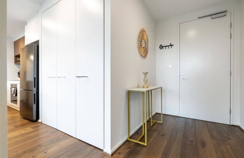 Phillip Apartment | New to VRBO: Stylish 2BR Apt | 5 mins to Canberra Hospital!