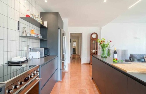 Eixample Apartment | New top floor apt with a lot of light & air-con