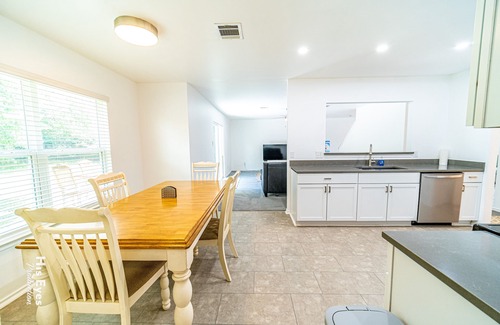 Round Rock House | NEW: Total Remodel- New Everything Close to HEB & Restaurants 5 Queens+ Sleeper