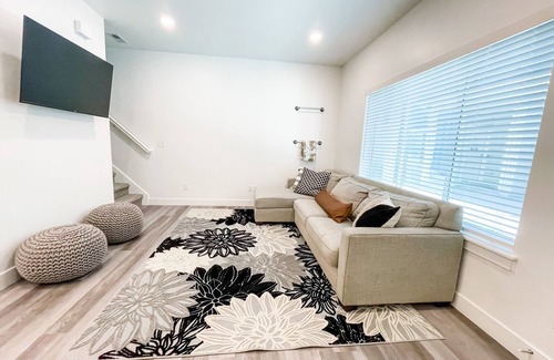 North Ogden House | NEW Townhome - Pet Friendly - 3 BD - 30 Minutes from Adventure