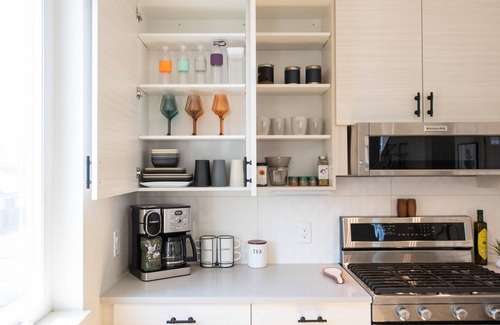 Goldsmith House | New townhome with private rooftop deck and beautiful Mountain Views, 5 min to DU