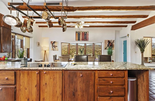 Canoncito House | NEW! Tranquil Home |15 min to Santa Fe Plaza | Perfect for Groups | Dogs ok