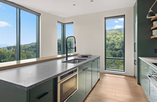 Stowe Area Condo | New Treehouse Spruce Peak | BIG Mountain Views | 4 Bd | Sleeps 12