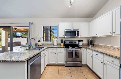 Parkwood Ranch House | *NEW* Tropical Backyard Oasis! Heated Pool & Spa!