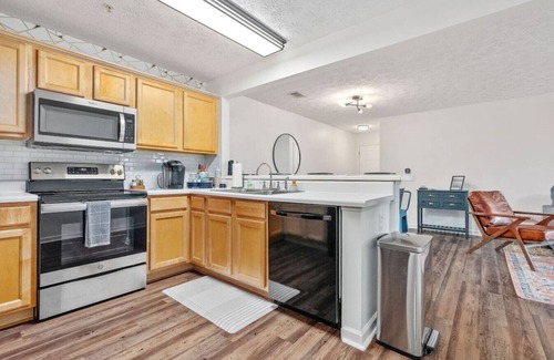 Auburn Apartment | New Twin Bedroom (2 Twin Beds) inside a 4 BR Condo/New AU Oasis 2 Mins to Downtown & Stadium