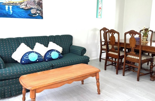 Sooke House | New two bedroom suite in the heart of Sooke with free parkings