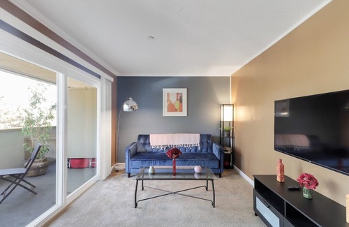 San Bruno Apartment | ❤️NEW! Ultra sleek 5 min to SFO, BART, Train