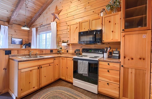 Creola Cabin | New+ Updated. Hot Tub. Near Trails. Game Room. Firepit. Secluded 8 acres