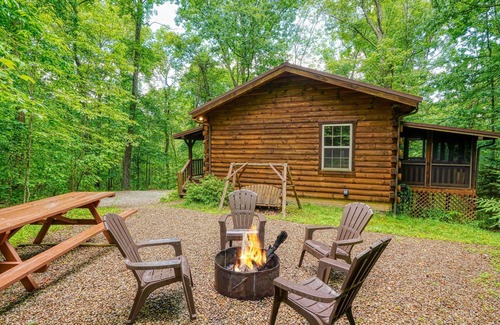 Creola Cabin | New+ Updated. Hot Tub. Near Trails. Game Room. Firepit. Secluded 8 acres