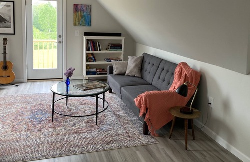 Warren House | New Upscale Apartment In the Heart of Mid-Coast Maine