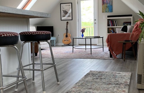 Warren House | New Upscale Apartment In the Heart of Mid-Coast Maine