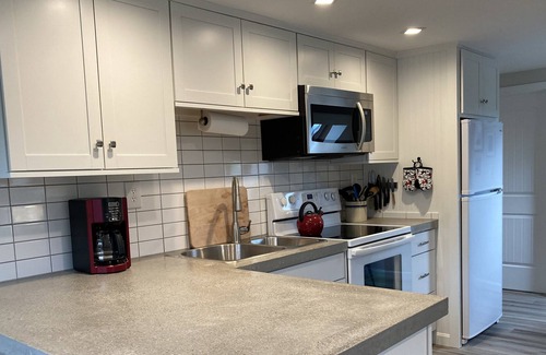 Warren House | New Upscale Apartment In the Heart of Mid-Coast Maine