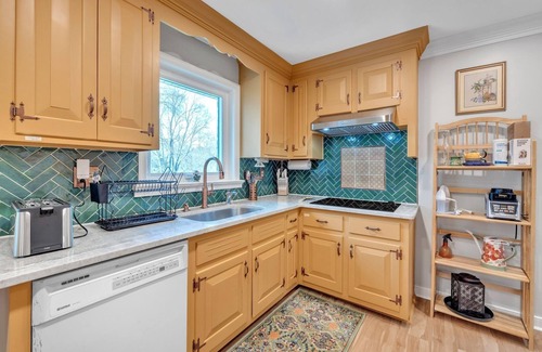 North Chesterfield House | NEW! Upscale Escape | Game Room & Spa-Like Baths