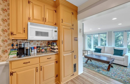 North Chesterfield House | NEW! Upscale Escape | Game Room & Spa-Like Baths