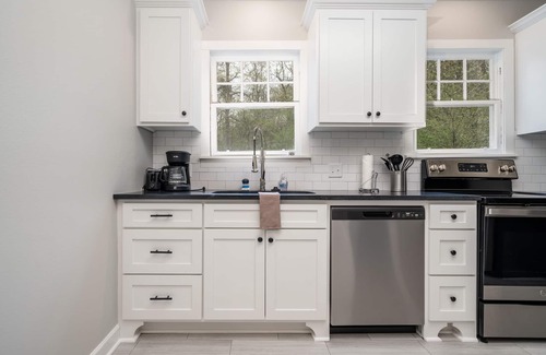 Hot Springs Cottage | NEW! UPTOWN Cottages - 2bed/1bath-new furnishings!