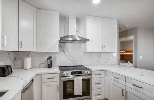 Arden House | New! Vegas Pool Paradise 4BR BBQ Sleeps 14