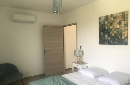 Lozari House | New villa 4 + 1 bedroom 5 bath heated pool wifi