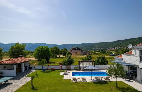 Donji Prolozac Villa | NEW Villa Anja is a 4 bedroom villa with a 32 sqm heated pool near Imotski