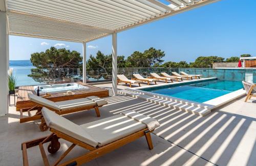 Duce Villa | New! Villa Bava with 4 En-suite Bedrooms, Heated 33 sqm Pool